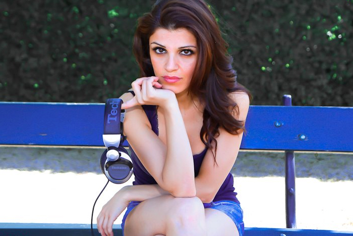 DJane Lola Pour DJane Lola Pour
