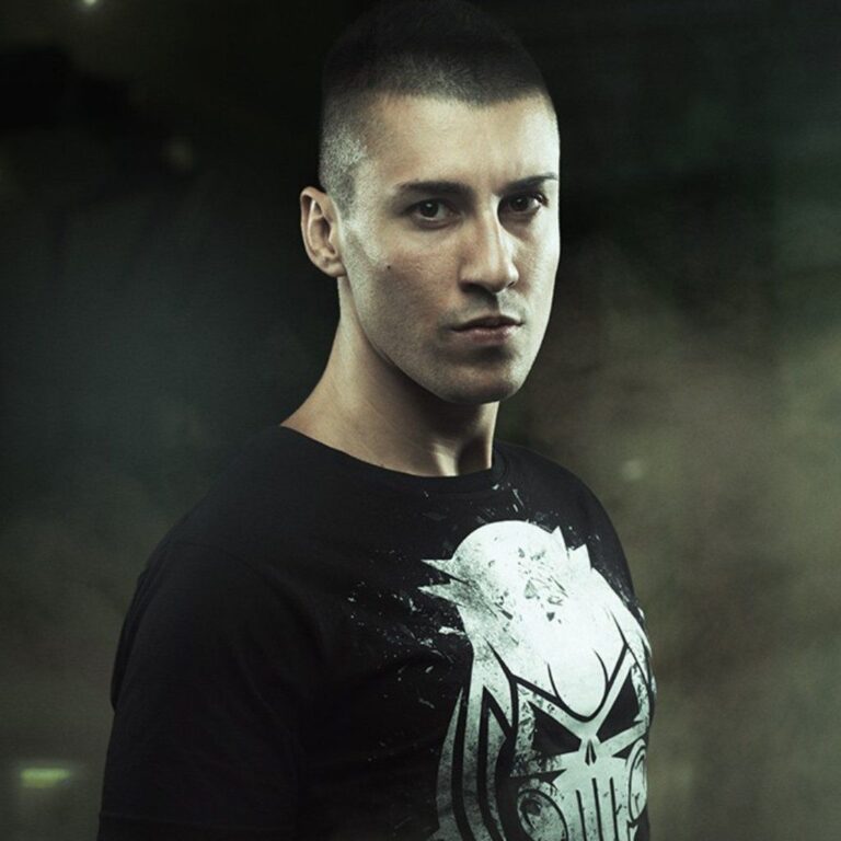 Andy the Core buchen